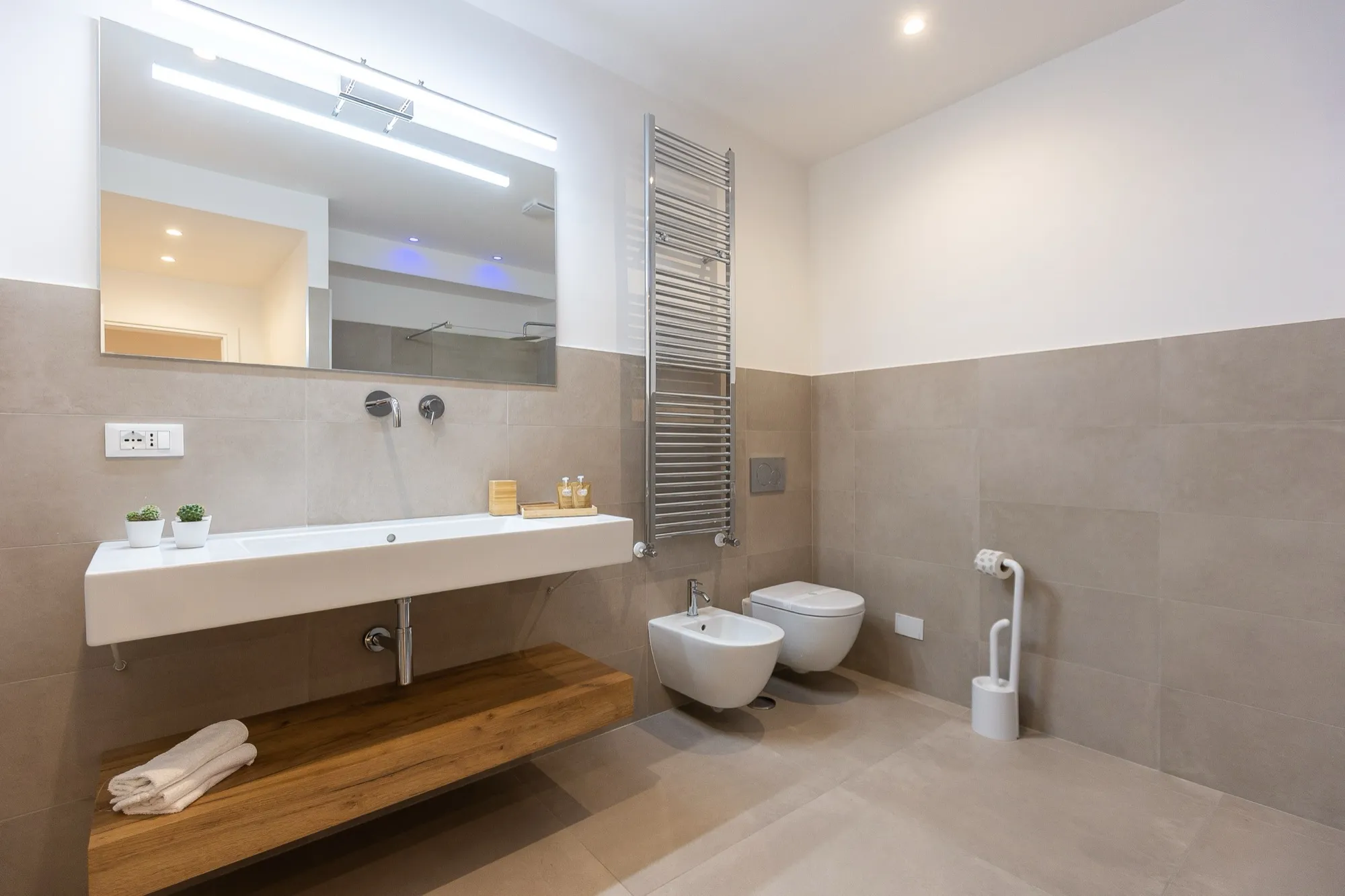 Bathroom of the San Giovanni one-bedroom apartment