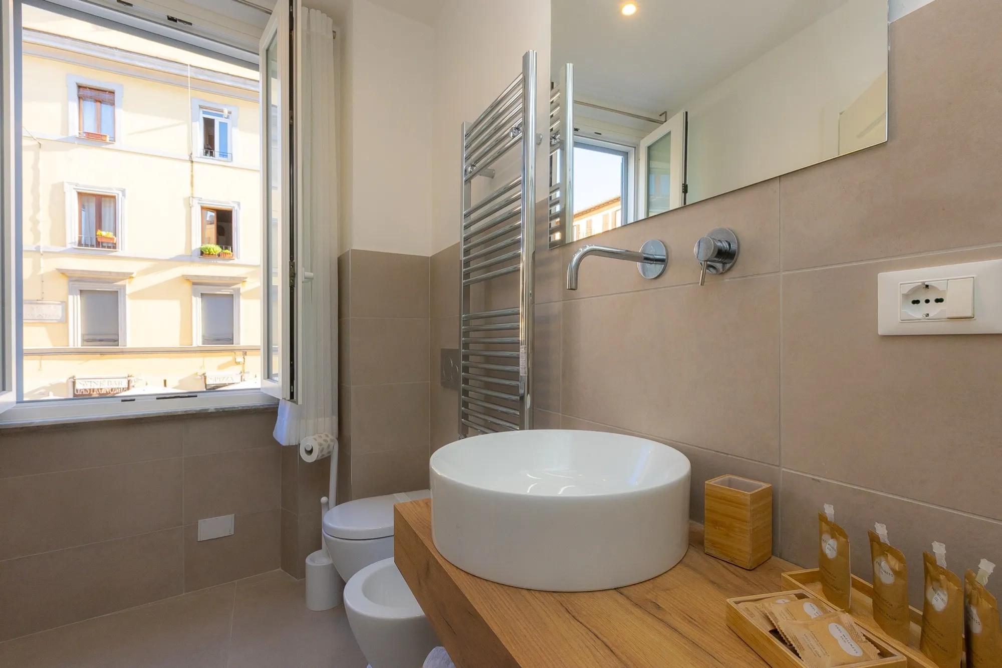 Bathroom of the San Giovanni two-bedroom apartment
