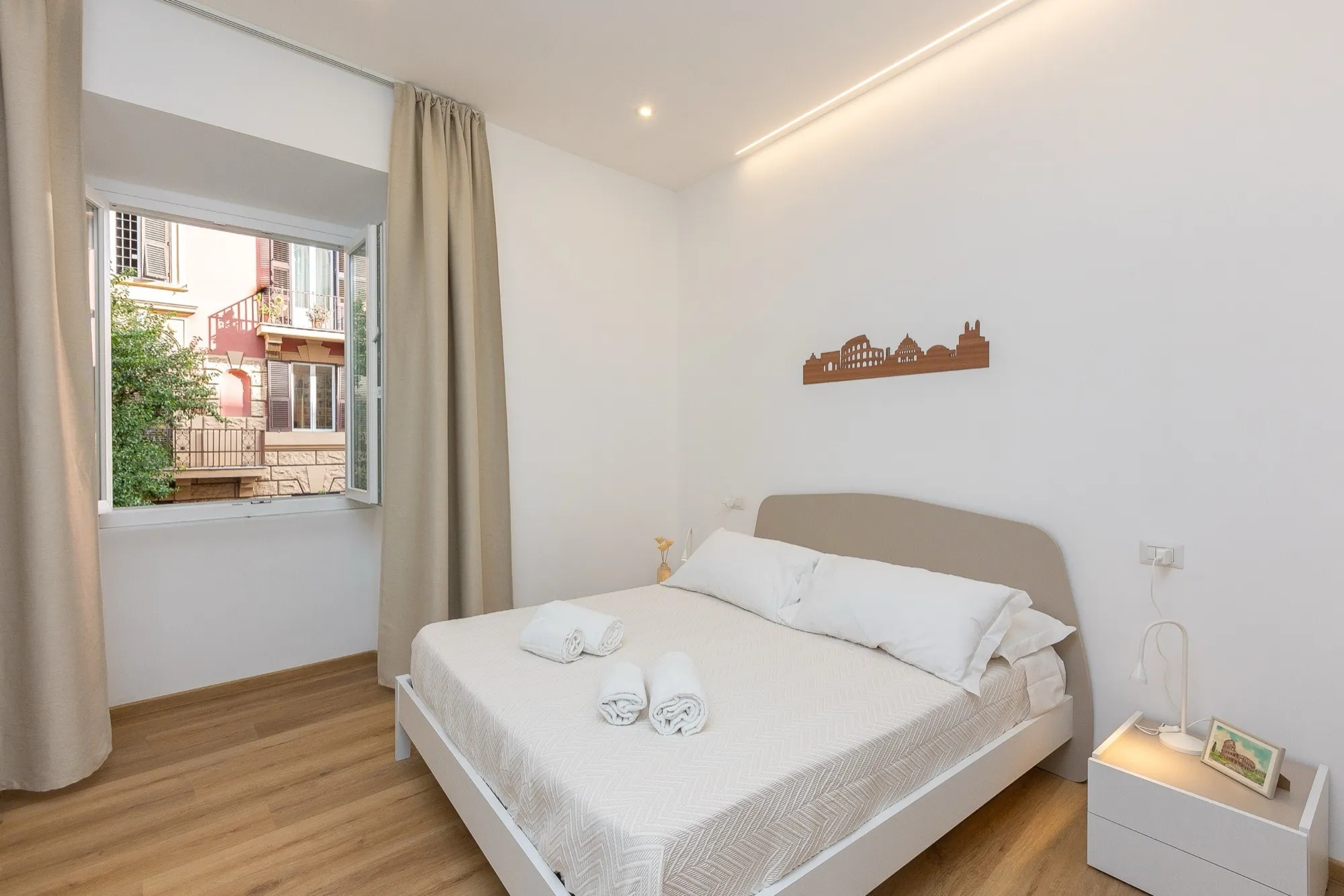 Second bedroom of the Poliziano apartment