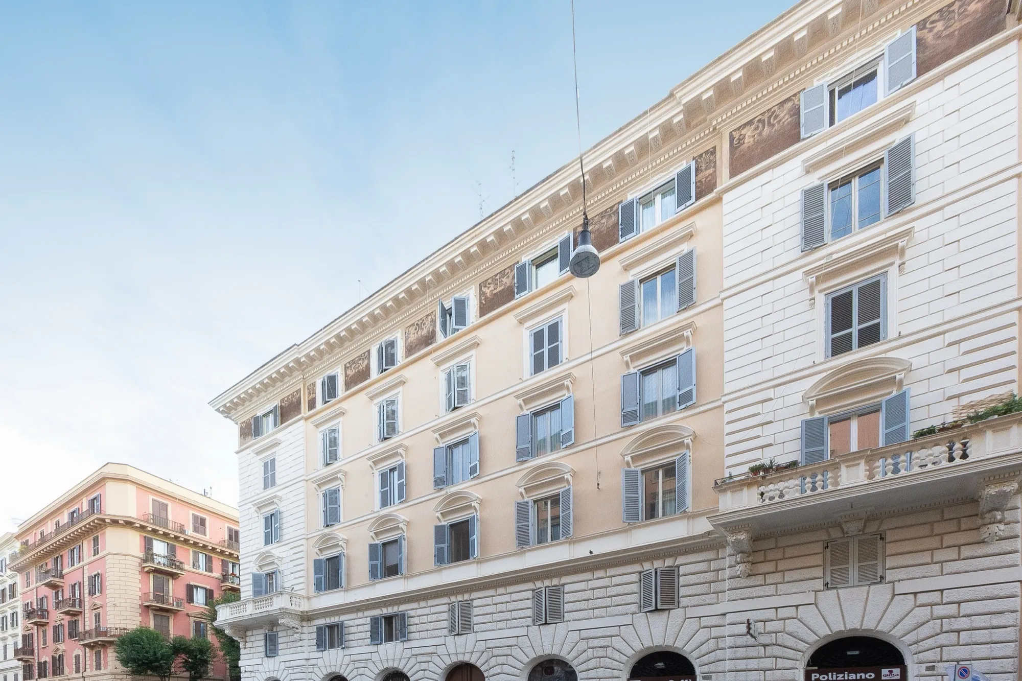 The building that houses the Poliziano apartment